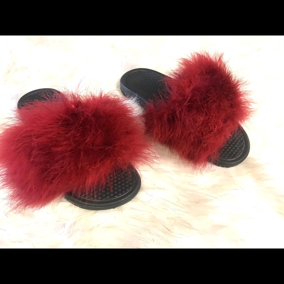COPY - Nike fuzzy furry slides - Picture 5 of 5